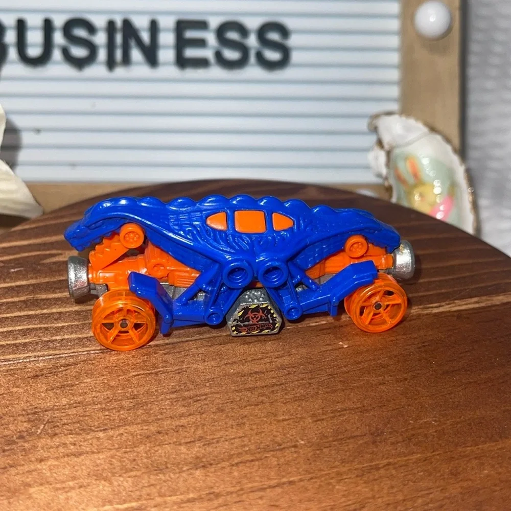 Vintage 1985 - Hot Wheels Cars- DOUBLE DEMON Blue and Orange.